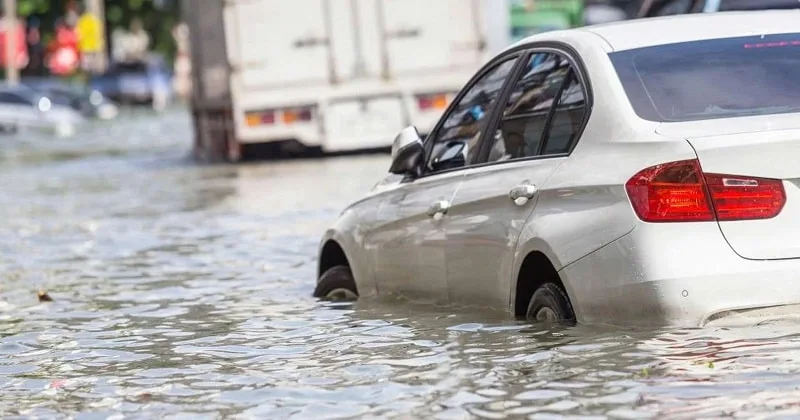 dấu hiệu ô tô bị ngập nước